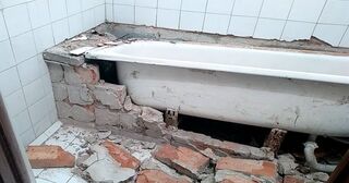 Демонтаж ванны в Ухте от Мастер24 — быстро, недорого, вывоз старой ванны от 1013 руб.